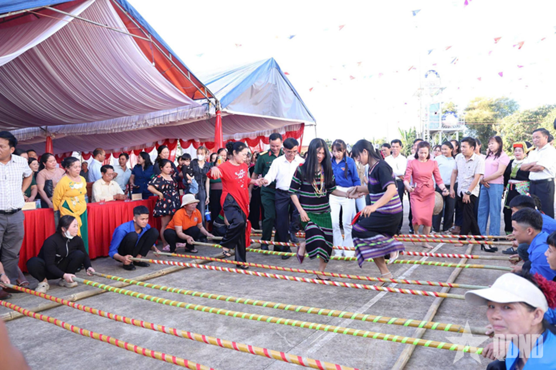 Ấm áp Tết quân dân ở vùng biên giới Đồng Nai